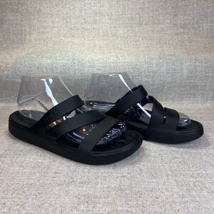 Crocs women’s Getaway strappy slide sandals black size 9 lightweight slip on.